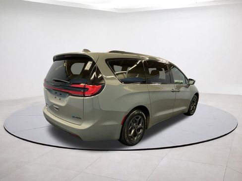 Used 2022 Chrysler Pacifica Limited w/ S Appearance Package image 6