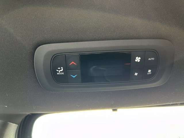 Used 2025 Chrysler Pacifica Select FWD image 16