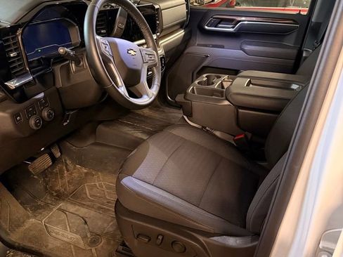 Used 2025 Chevrolet Silverado 1500 LT AWD/4WD image 8