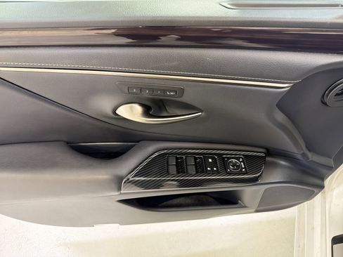 Used 2020 Lexus ES 300h w/ Premium Package image 12