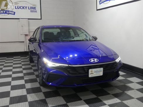Used 2025 Hyundai Elantra Sport FWD image 5