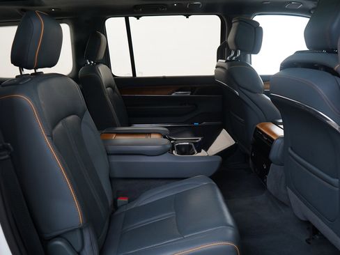 Used 2022 Jeep Grand Wagoneer Series II w/ Premium Group II image 13