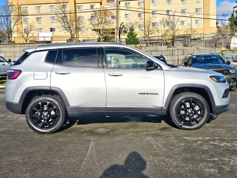 New 2026 Jeep Compass Latitude image 9