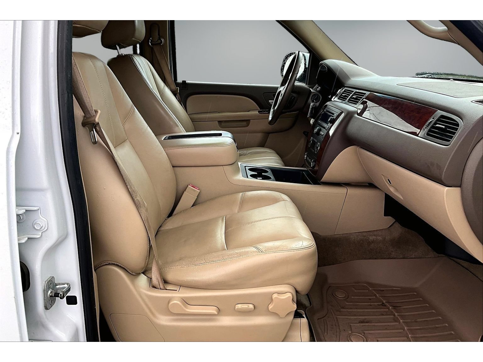 Used 2010 Chevrolet Suburban LT AWD/4WD image 30