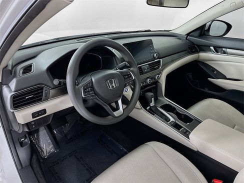 Used 2018 Honda Accord LX image 9