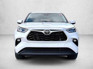Used 2024 Toyota Highlander LE video 3