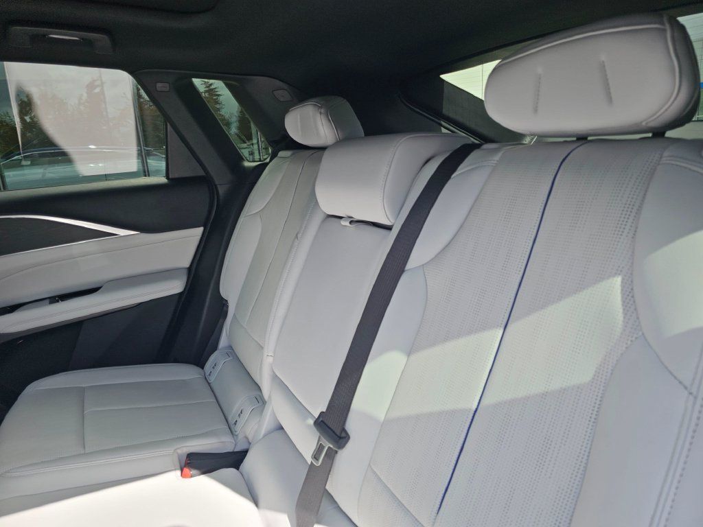Certified 2024 Cadillac Lyriq Luxury AWD/4WD image 19