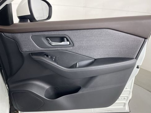 Used 2022 Nissan Rogue SV image 23