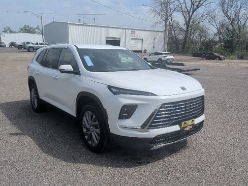 Certified 2025 Buick Enclave Preferred FWD image 7