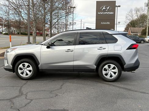 Used 2021 Toyota RAV4 LE image 3