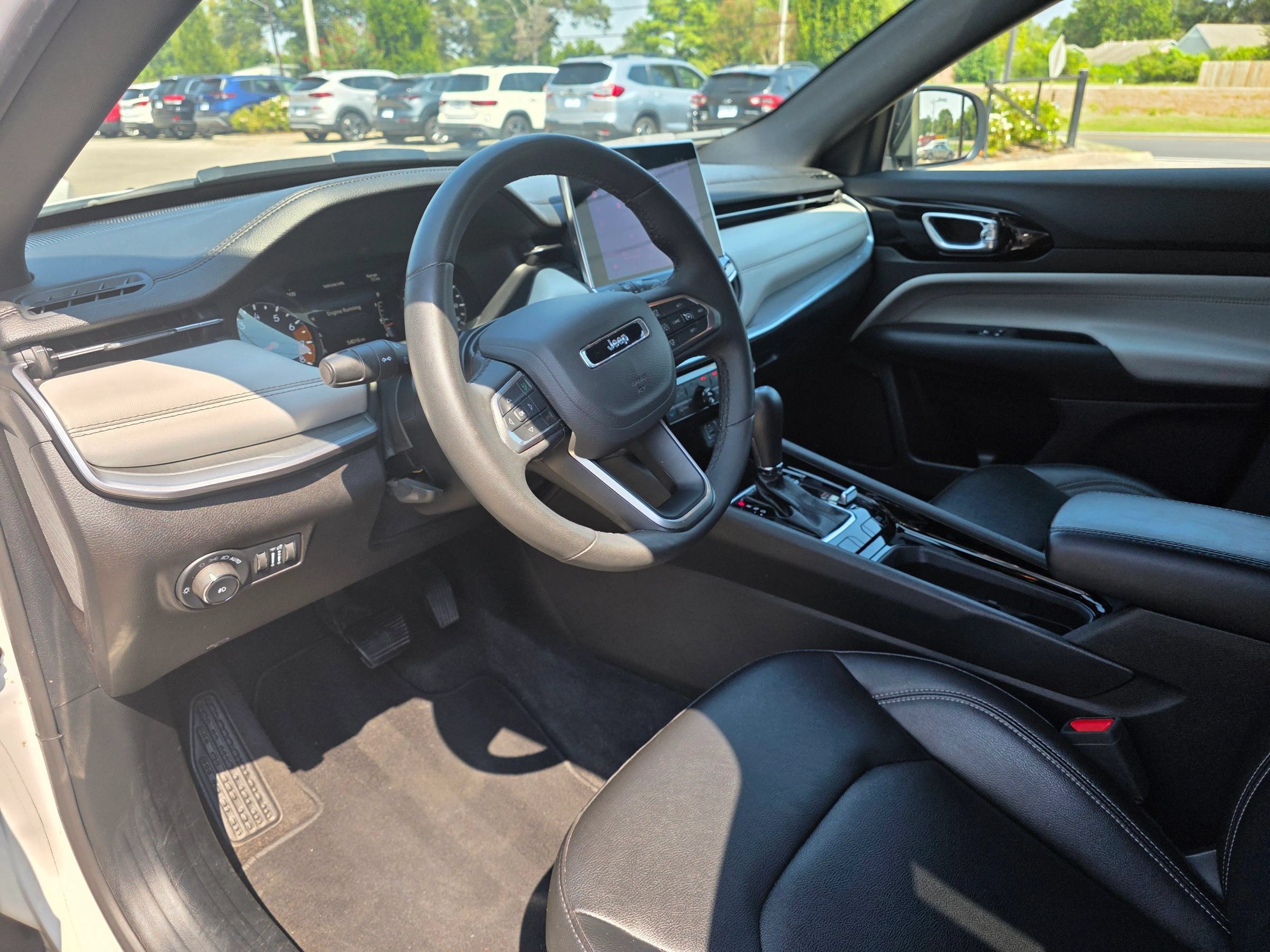 Used 2025 Jeep Compass Limited AWD/4WD image 13