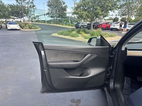 Used 2021 Tesla Model Y Long Range AWD/4WD image 22