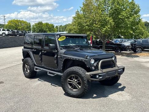 Used 2016 Jeep Wrangler Unlimited Sahara AWD/4WD image 2
