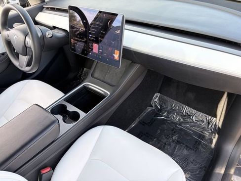 Used 2021 Tesla Model Y Long Range image 20