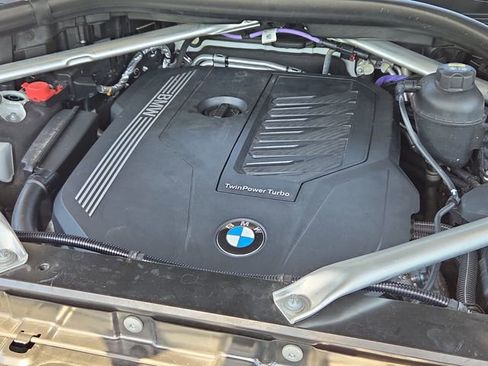 Used 2022 BMW X7 xDrive40i w/ M Sport Package AWD/4WD image 10