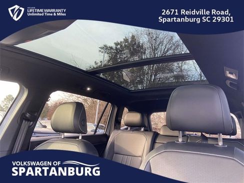 Used 2024 Volkswagen Tiguan SE R-Line image 19