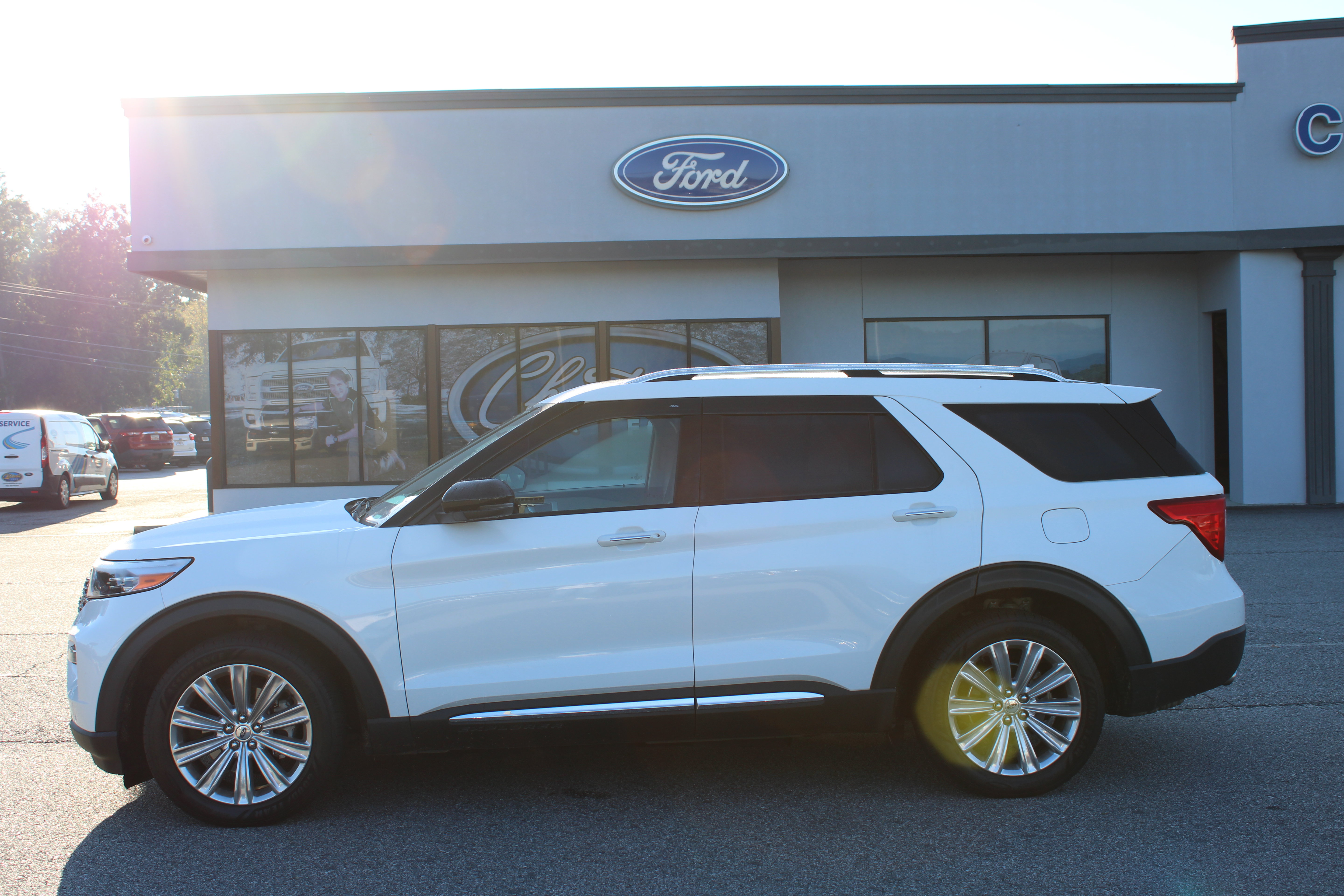Used 2021 Ford Explorer Limited w/ Equipment Group 301A RWD image 1