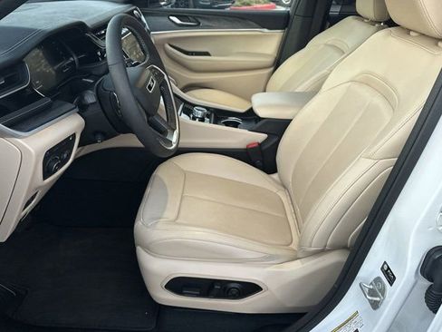 Used 2023 Jeep Grand Cherokee 4WD 4xe w/ Luxury Tech Group II image 10