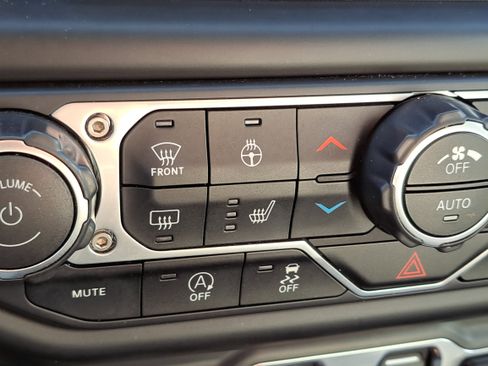 Used 2022 Jeep Gladiator Overland image 18