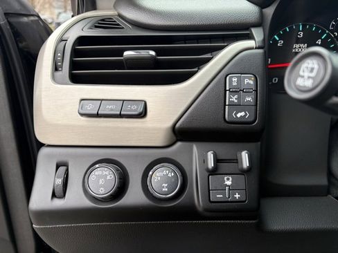 Used 2018 GMC Yukon Denali w/ Denali Ultimate Package image 34