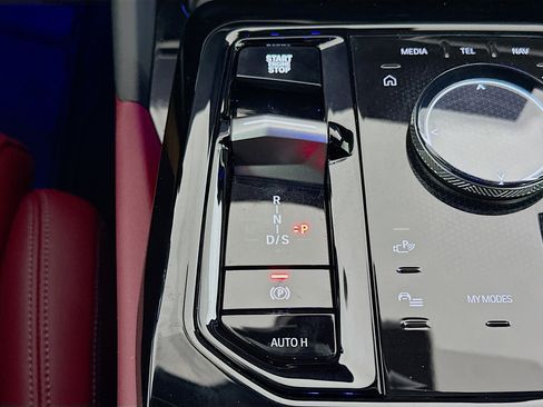 Used 2024 BMW 530i w/ Premium Package image 25