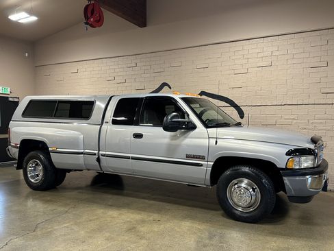 Used 1999 Dodge Ram 3500 Truck 2WD Quad Cab image 2
