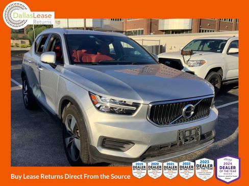 Used 2019 Volvo XC40 T5 Momentum AWD/4WD image 1