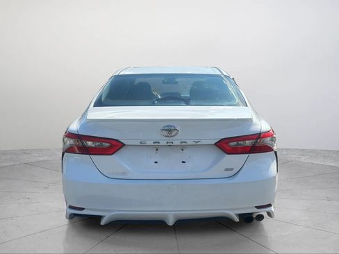 Used 2018 Toyota Camry SE w/ Moonroof Package FWD image 14