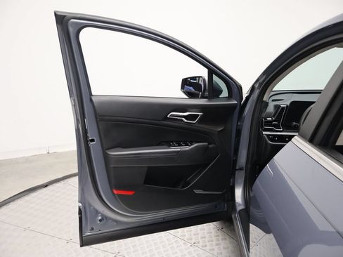 Used 2025 Kia Sportage EX FWD image 16