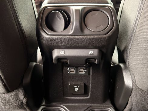 Used 2018 Jeep Wrangler Unlimited Sahara w/ Uconnect 4C Nav & Sound Group AWD/4WD image 31