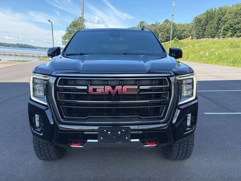 Used 2024 GMC Yukon AT4 w/ Technology Package AWD/4WD image 8