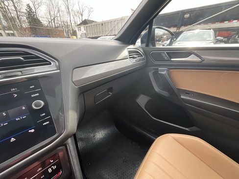 Used 2022 Volkswagen Tiguan SE image 19