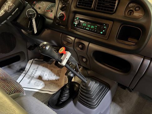 Used 2001 Dodge Ram 2500 Truck SLT AWD/4WD image 2