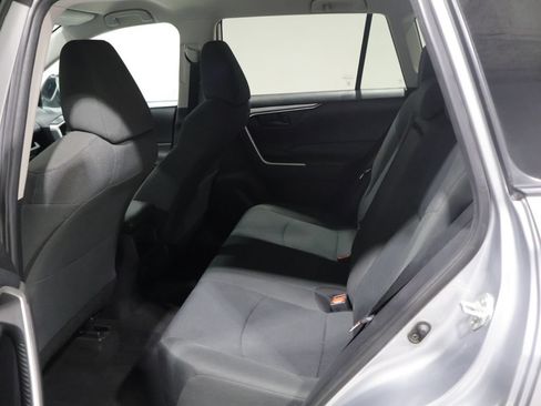 Used 2021 Toyota RAV4 LE AWD/4WD image 17