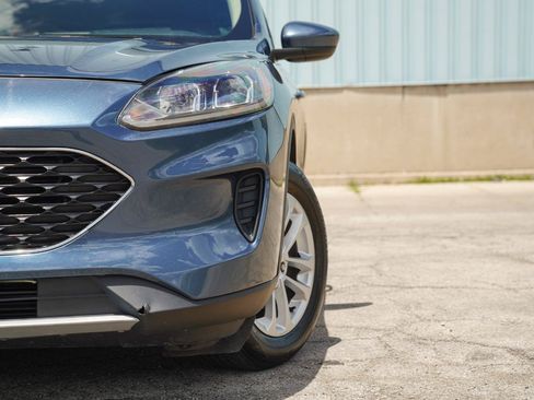 Used 2020 Ford Escape SE FWD image 2
