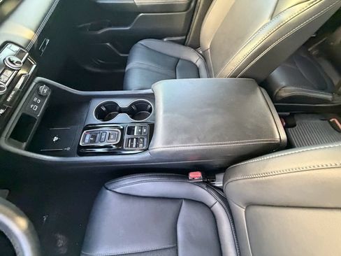 Used 2025 Honda Pilot EX-L image 18