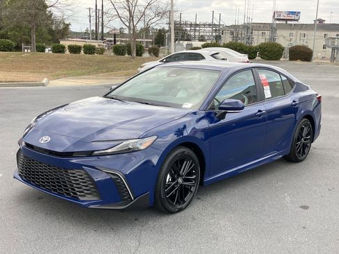 New 2026 Toyota Camry SE image 1