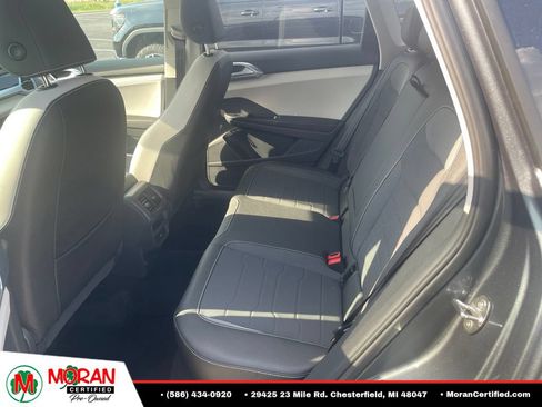 Used 2025 Volkswagen Taos SE FWD image 9