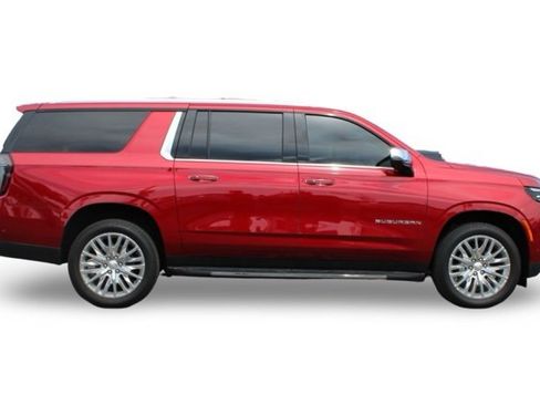 Used 2025 Chevrolet Suburban Premier image 4