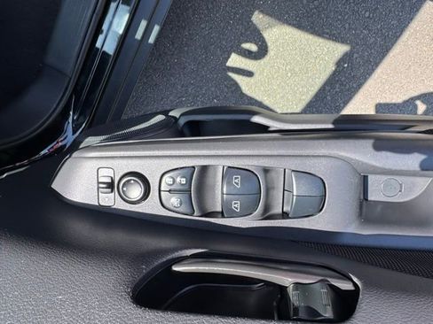 Used 2021 Nissan Kicks S FWD image 15