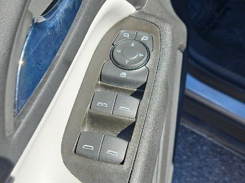 Used 2023 Chevrolet Equinox LT w/ Driver Convenience Package image 10