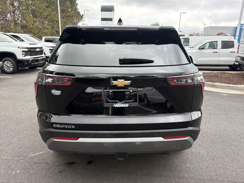 Used 2025 Chevrolet Equinox LT w/ Convenience Package II FWD image 5