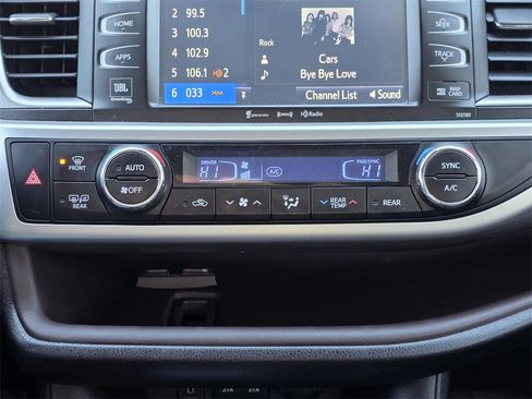 Used 2017 Toyota Highlander Limited Platinum image 15