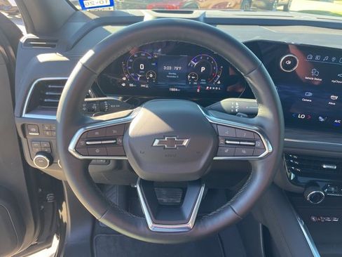 Used 2025 Chevrolet Suburban Z71 w/ Comfort Package image 17