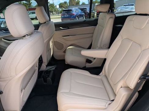 New 2025 Jeep Grand Cherokee L Limited w/ Black Appearance Package image 10