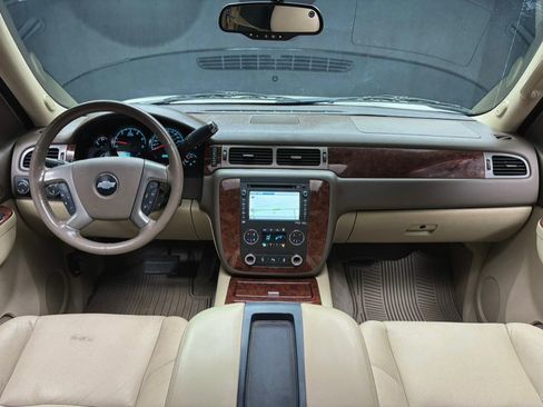 Used 2012 Chevrolet Avalanche LTZ AWD/4WD image 38