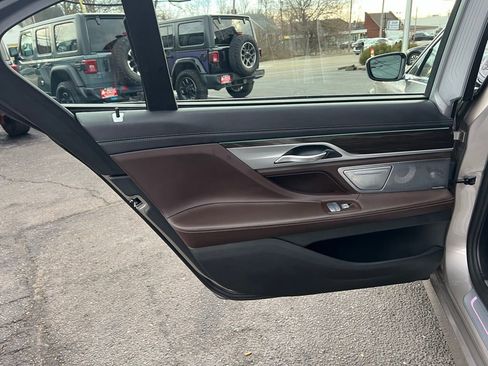 Used 2021 BMW 750i xDrive 750i xDrive w/ Executive Package image 20