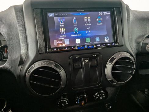 Used 2018 Jeep Wrangler Sport AWD/4WD image 15