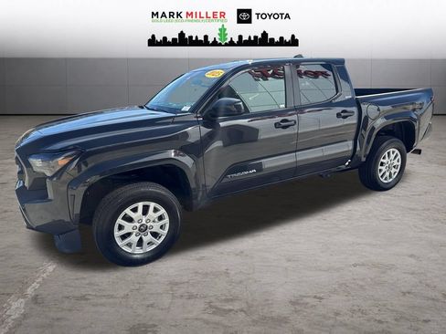 Certified 2025 Toyota Tacoma SR5 AWD/4WD image 1