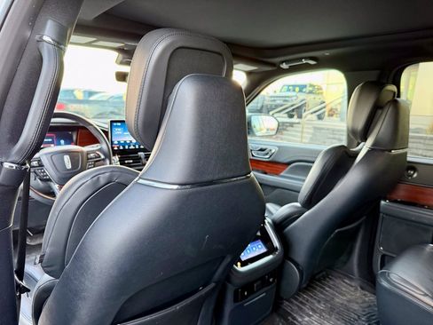 Used 2023 Lincoln Navigator Reserve image 12